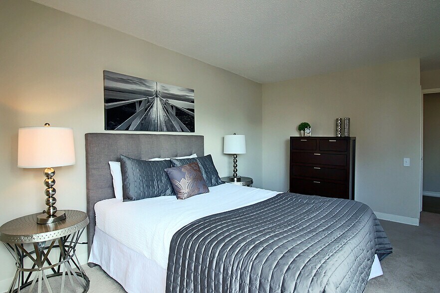 Building Photo - 38 W Chestnut St