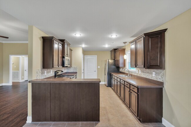 Building Photo - 128 Willow Tree Dr