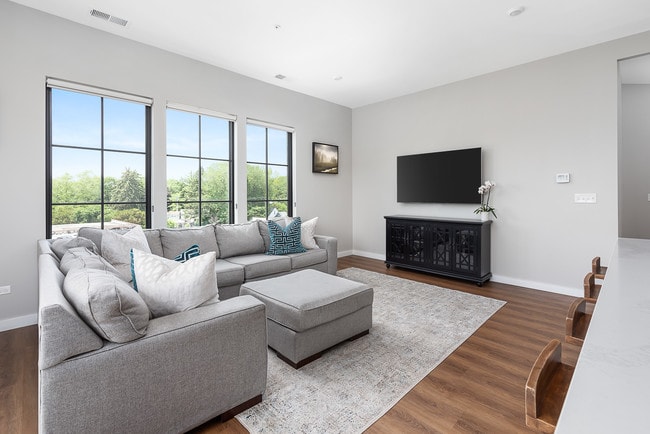 Large Living Room - The Washington