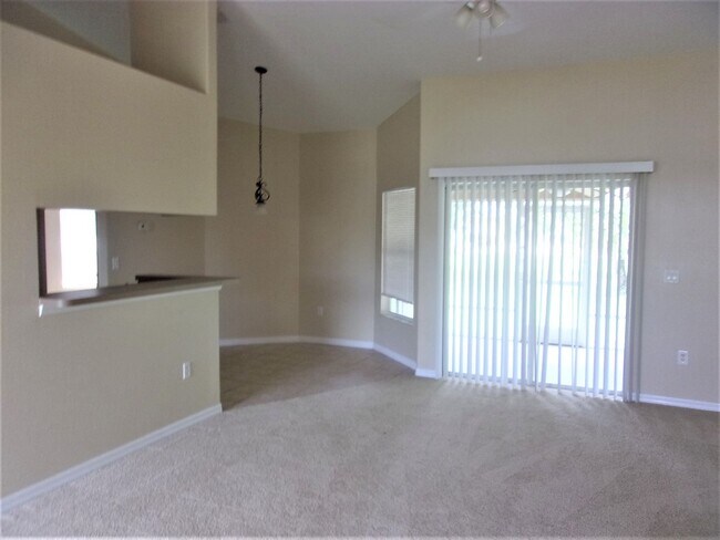 Building Photo - Centrally Located 3 Bedroom Single Family Home