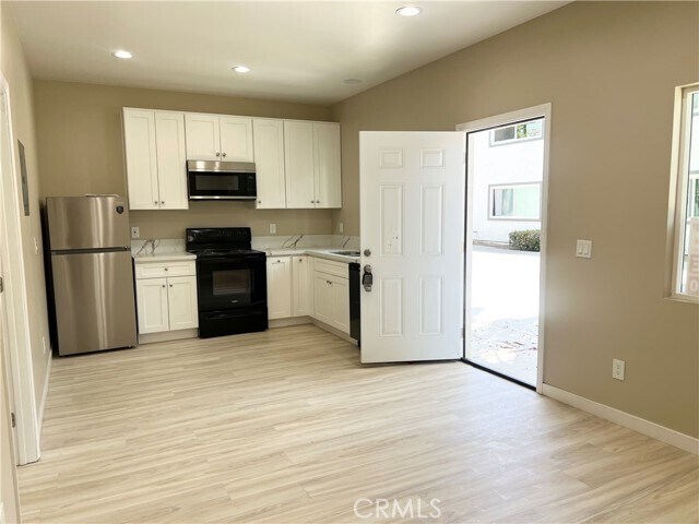Building Photo - 1446 3rd St