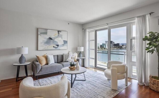 Building Photo - APARTMENT