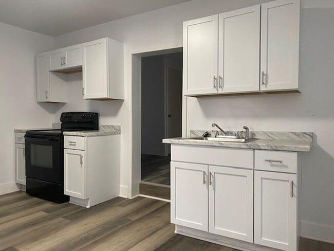 Building Photo - 124 S Chillicothe St