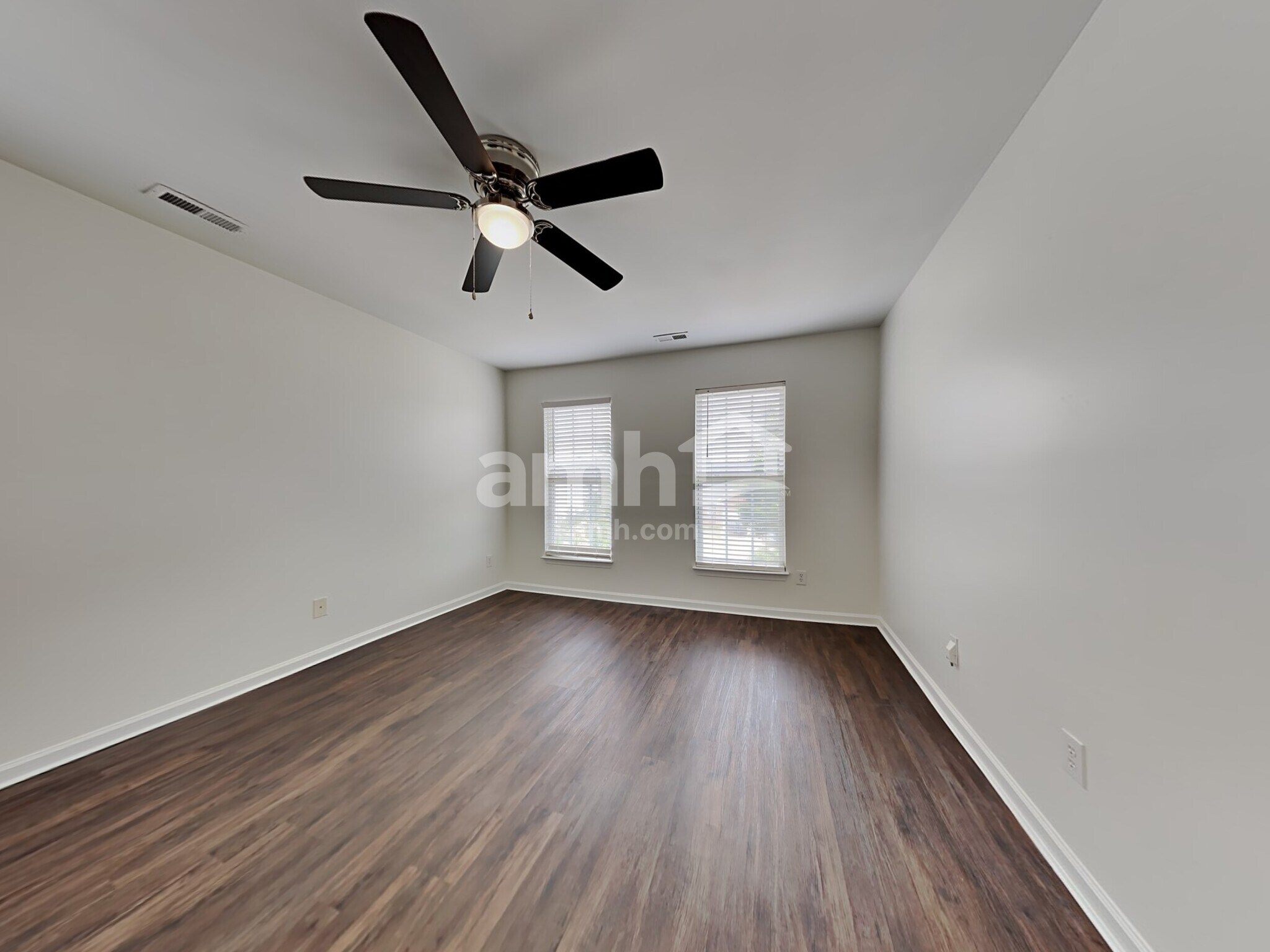 Building Photo - 9927 Spring Park Dr