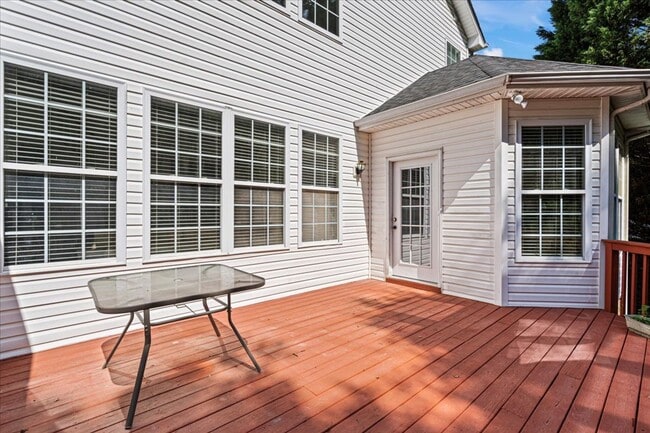 Building Photo - Spacious 5BR/3BA minutes from Ballantyne V...