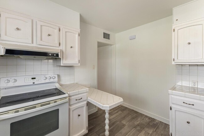 Building Photo - 6631 N 12th Pl