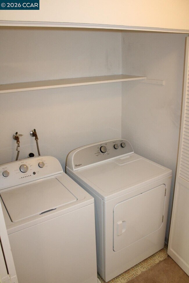 Building Photo - 3614 Stoneglen S