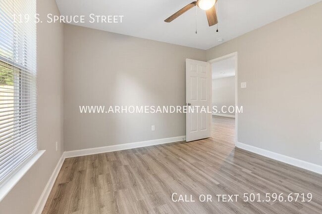 Building Photo - 119 S Spruce St