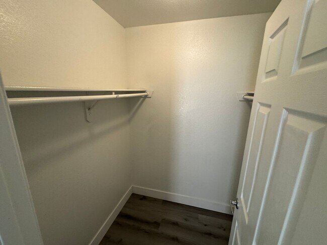 Building Photo - Bright spacious condo near Sunrise Mountain