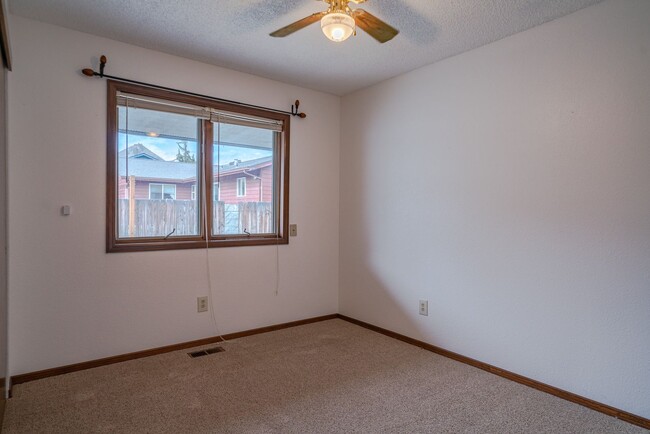 Building Photo - Single Floor Home! 3 bedroom, 3 bathrooms ...