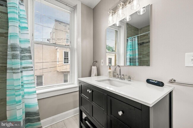 Building Photo - 930 N 30th St