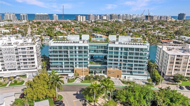 Building Photo - 9221 E Bay Harbor Dr