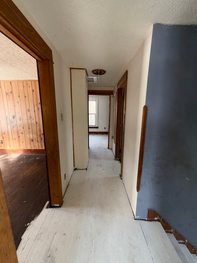 Building Photo - 111 E Livingston Dr