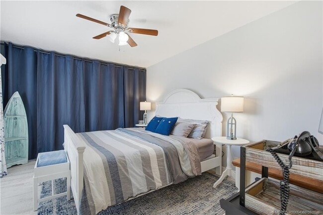 Building Photo - 5982 SE Riverboat Dr