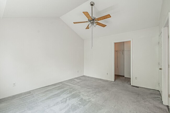 Building Photo - Spacious 4BD, 3.5BA Aurora Highlands Home ...