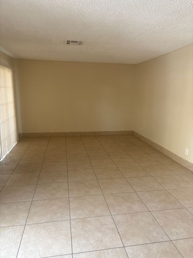Building Photo - 4223 Zavala St