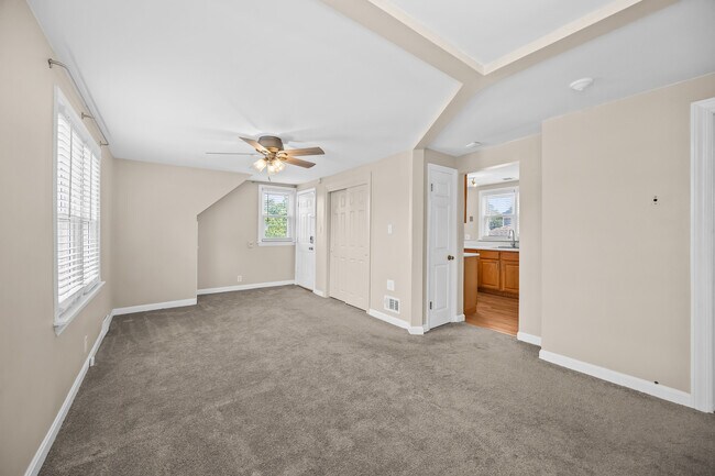 Building Photo - 548 Prairie Ave
