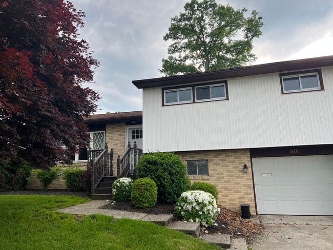 Building Photo - 3 Bed / 1 Bath Single-Family Home – Richland School District