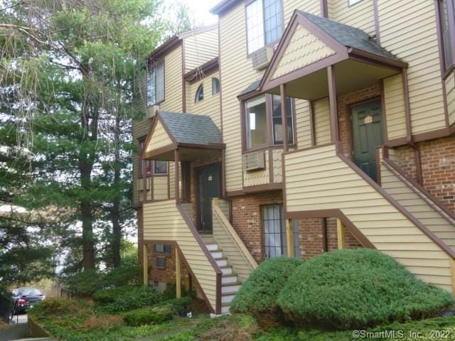 Building Photo - 8 Oakwood Ave