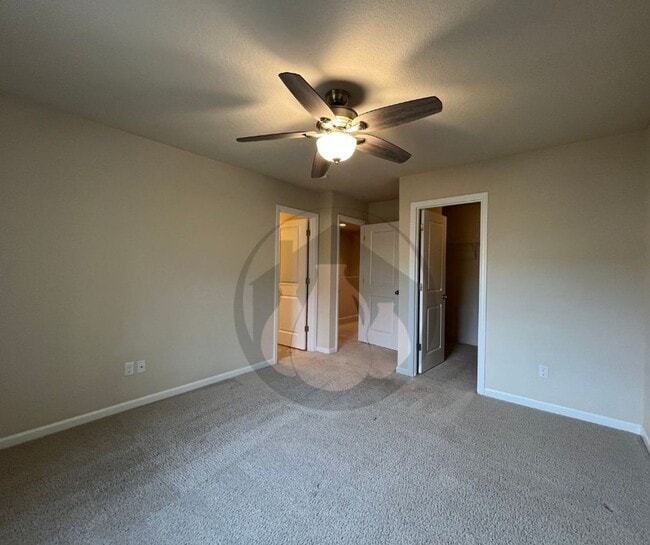 Building Photo - Great South Salem Townhouse- Move in Ready