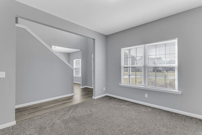 Building Photo - 4 bedroom 2.5 home located Huntington neighborhood close to Ft. Stewart