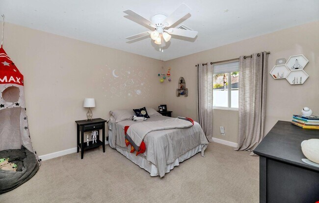 Building Photo - 6202 E Calle Redonda