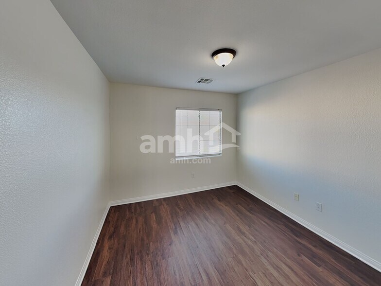 Building Photo - 5283 Railroad River Ave