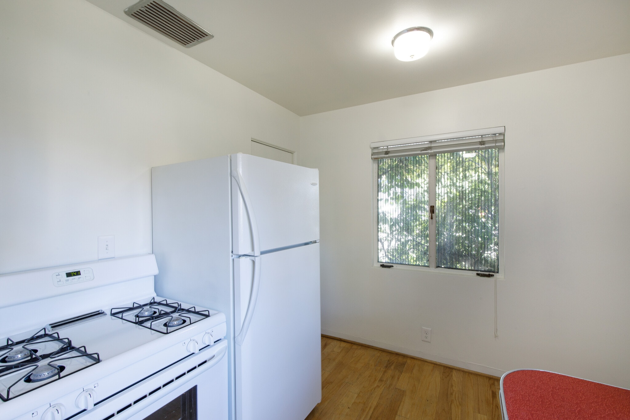 Kitchen - 543 W Coronado Rd