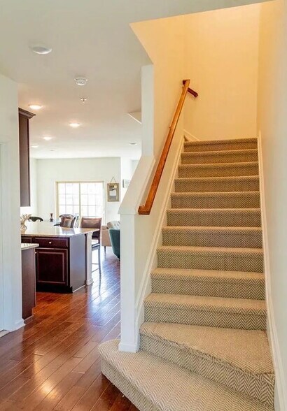 Building Photo - 49 Locks Farm Ln