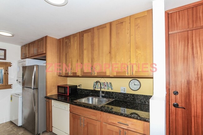 Building Photo - furnished 1 bdrm, 1 bath unit at Diamond Head Vista