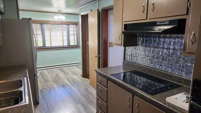 Building Photo - Exquisitely remodeled single-family home, ...