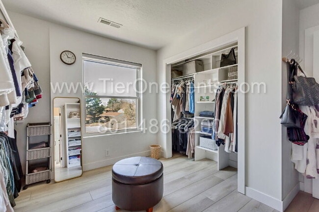 Building Photo - This property offers a NO DEPOSIT option a...