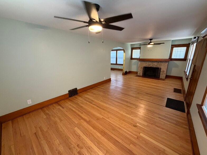 Building Photo - 2222 Duncan St