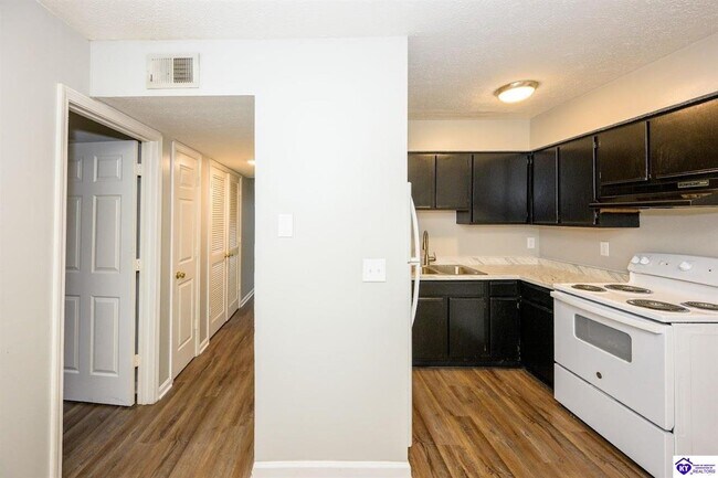 Building Photo - 622 Stewart St