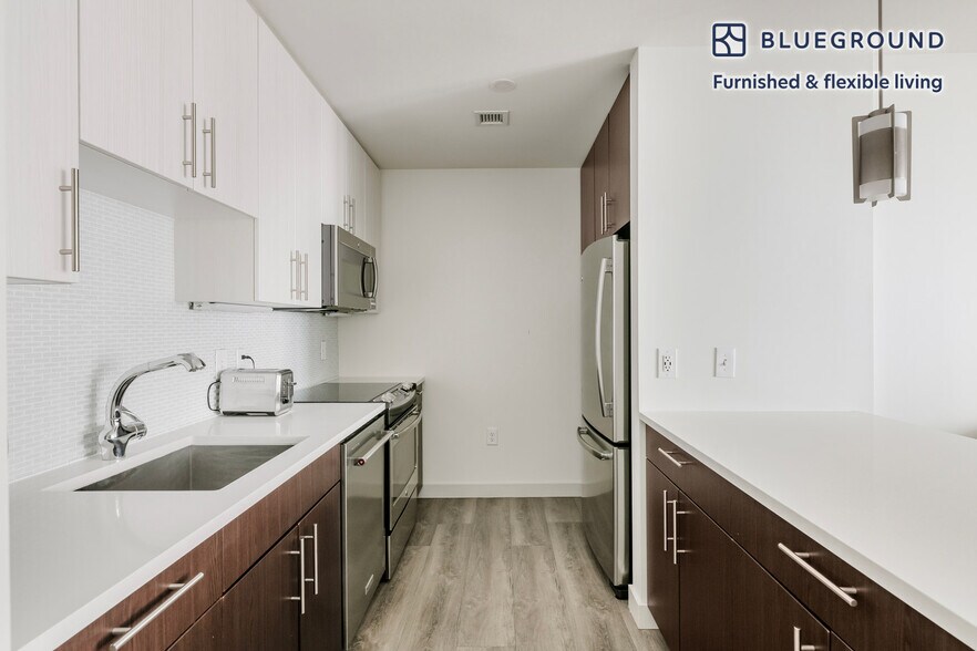 Building Photo - 1 Canal St