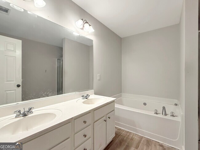 Building Photo - 1645 Southgate Mill Dr