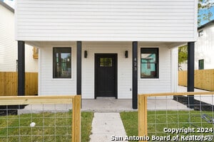 Building Photo - 423 N Mesquite St
