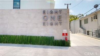 Building Photo - 818 N Doheny Dr