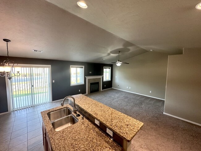 Building Photo - Horn Rapids House for Lease!