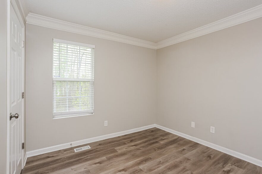 Building Photo - 215 Ashland Manor Dr