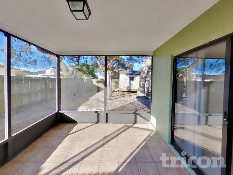 Building Photo - 2539 Pinetta Ct