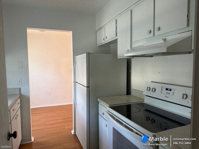 Building Photo - 1 br, 1 bath Condo - 8330 9th Way N