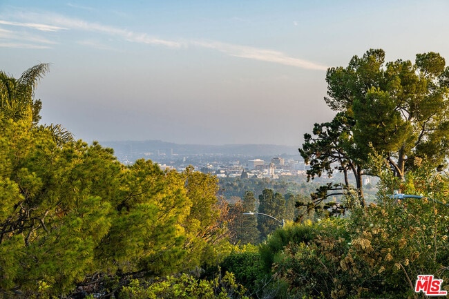 Building Photo - 1136 Calle Vista Dr