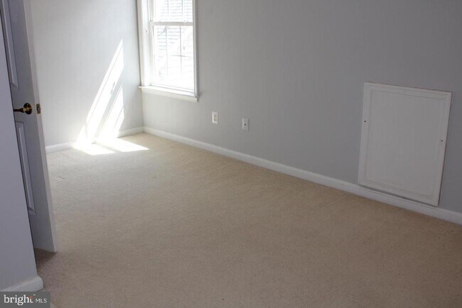 Building Photo - 41833 Bristow Manor Dr