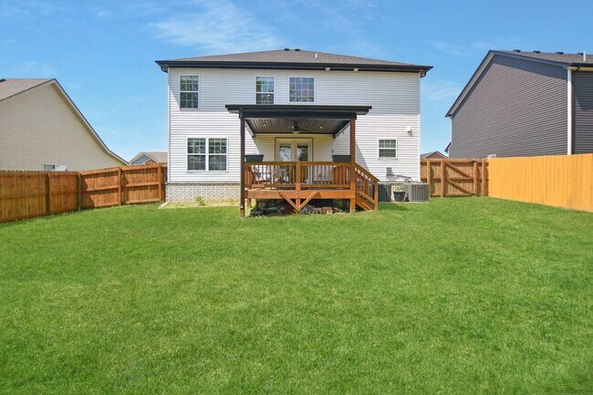 Building Photo - Pet Friendly Five Bedroom!