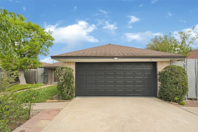 Building Photo - 9208 Carousel Ln