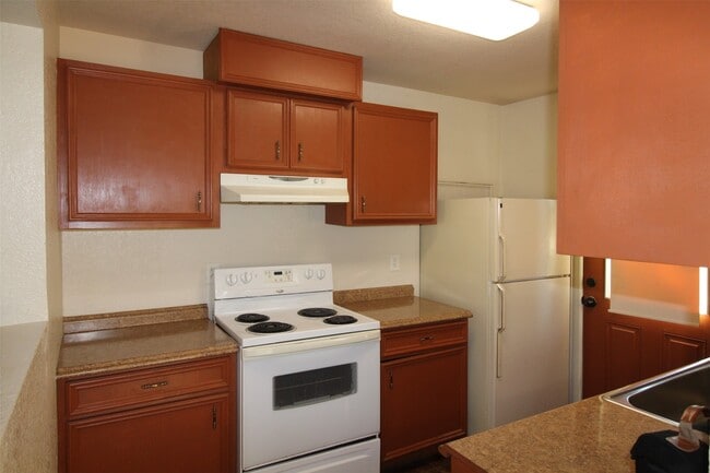 Building Photo - 5942 Glen Grove St