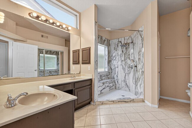 Building Photo - 3210 Kempwood Dr