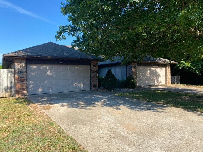Building Photo - Clifton Duplex