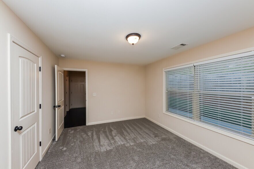 Building Photo - 104 Skylar Ct